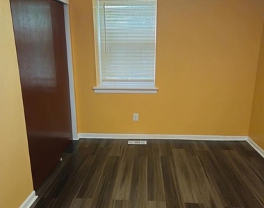 218 E Price Street - Photo Thumbnail 13