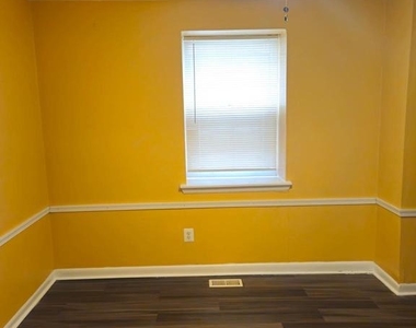 218 E Price Street - Photo Thumbnail 9