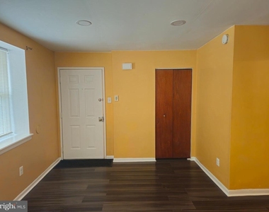 218 E Price Street - Photo Thumbnail 3
