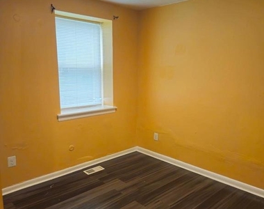 218 E Price Street - Photo Thumbnail 17