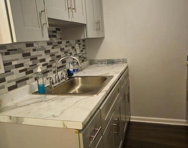 218 E Price Street - Photo Thumbnail 8