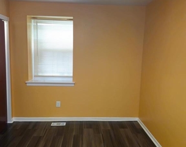 218 E Price Street - Photo Thumbnail 12