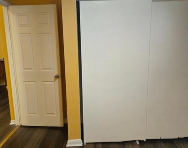 218 E Price Street - Photo Thumbnail 19