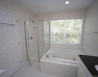 9506 Dellbrook Court - Photo Thumbnail 18