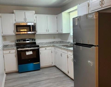 606 Kellam Circle - Photo Thumbnail 2