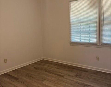 606 Kellam Circle - Photo Thumbnail 6