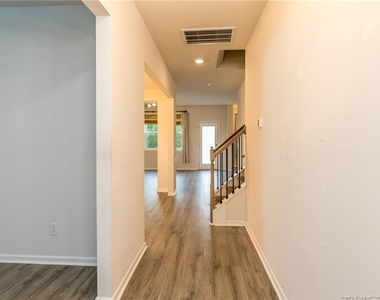 308 Countryside Drive - Photo Thumbnail 4