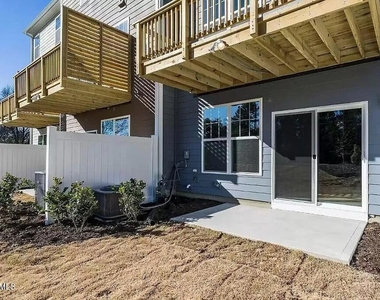 1009 Commack Drive - Photo Thumbnail 17