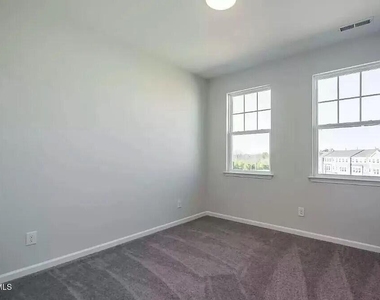 1009 Commack Drive - Photo Thumbnail 12