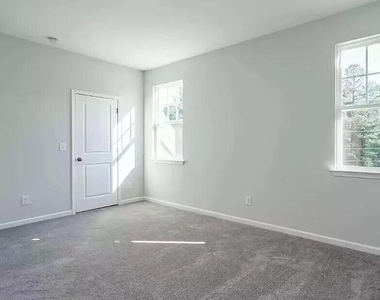 1009 Commack Drive - Photo Thumbnail 10