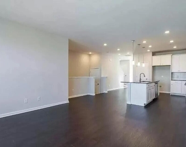 1009 Commack Drive - Photo Thumbnail 1