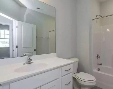 1009 Commack Drive - Photo Thumbnail 15