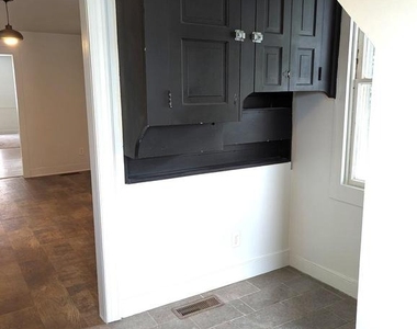 210 W Main Street - Photo Thumbnail 3