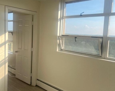 1030 E Lancaster Avenue - Photo Thumbnail 6