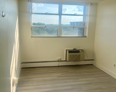 1030 E Lancaster Avenue - Photo Thumbnail 3
