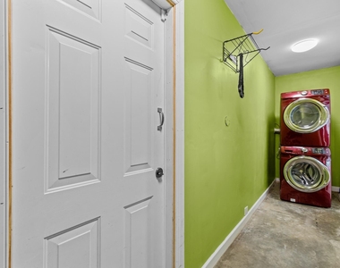 2115 Bellaire Avenue - Photo Thumbnail 17