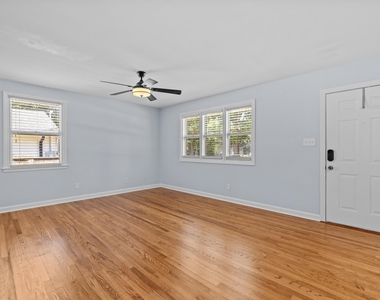 2115 Bellaire Avenue - Photo Thumbnail 3