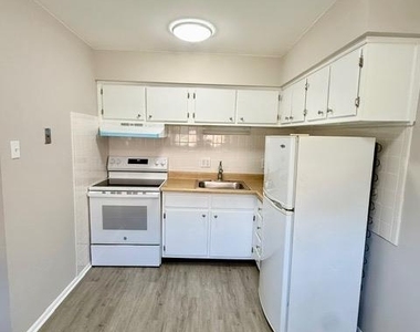 335 E Lancaster Avenue - Photo Thumbnail 3