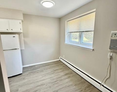 335 E Lancaster Avenue - Photo Thumbnail 4