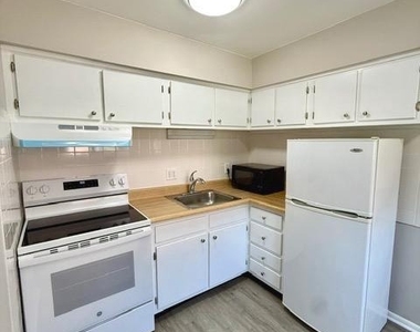 335 E Lancaster Avenue - Photo Thumbnail 2