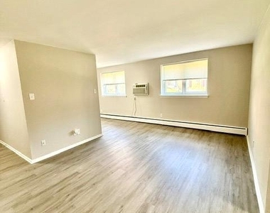 335 E Lancaster Avenue - Photo Thumbnail 6
