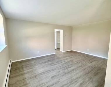 335 E Lancaster Avenue - Photo Thumbnail 7