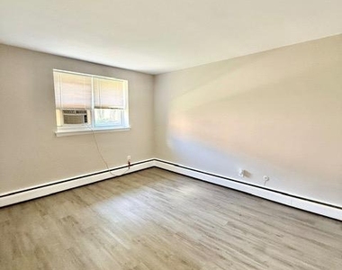 335 E Lancaster Avenue - Photo Thumbnail 11