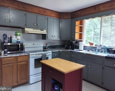 2100 Oaklyn Road - Photo Thumbnail 1