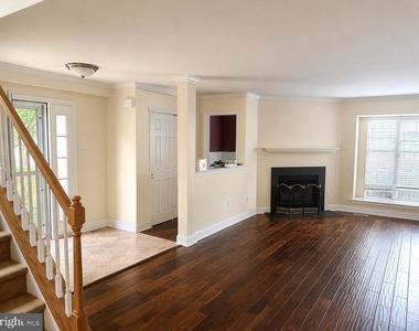 102 Whistling Swan Lane - Photo Thumbnail 4