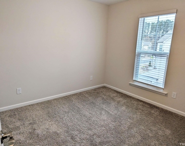 1527 Smoky Mountains Street - Photo Thumbnail 10