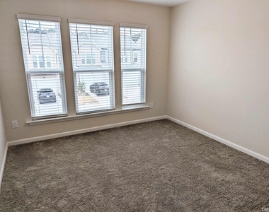 1527 Smoky Mountains Street - Photo Thumbnail 11