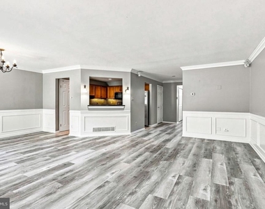 103 Greenbrook Court - Photo Thumbnail 8