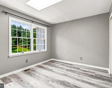 103 Greenbrook Court - Photo Thumbnail 16