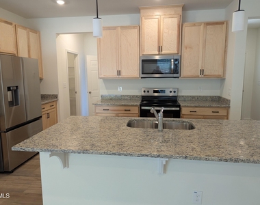173 Cabernet Drive - Photo Thumbnail 3