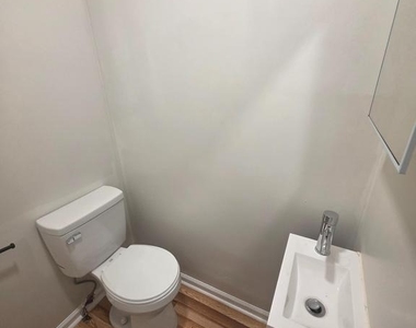1121 Douglass Street - Photo Thumbnail 6