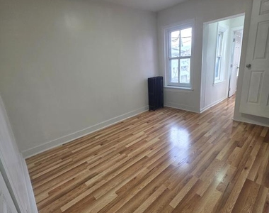 1121 Douglass Street - Photo Thumbnail 10