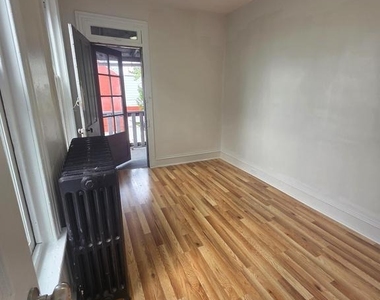 1121 Douglass Street - Photo Thumbnail 13