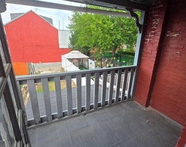 1121 Douglass Street - Photo Thumbnail 15
