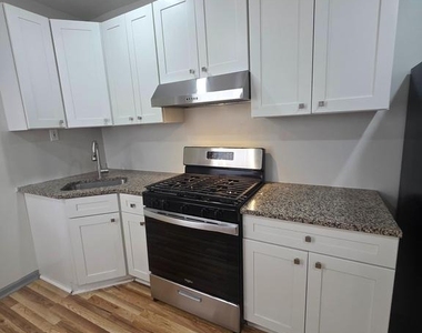 1121 Douglass Street - Photo Thumbnail 4