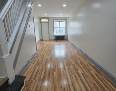 1121 Douglass Street - Photo Thumbnail 2