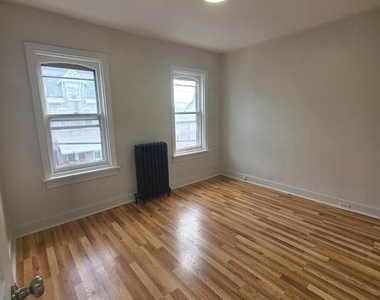 1121 Douglass Street - Photo Thumbnail 8