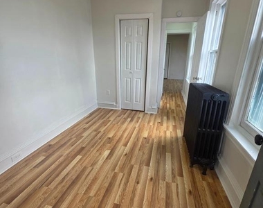 1121 Douglass Street - Photo Thumbnail 14