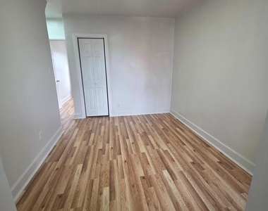 1121 Douglass Street - Photo Thumbnail 11
