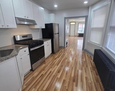 1121 Douglass Street - Photo Thumbnail 5