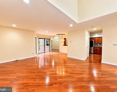 173 Sayre Drive - Photo Thumbnail 5