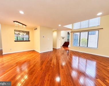 173 Sayre Drive - Photo Thumbnail 4