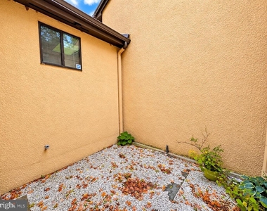 173 Sayre Drive - Photo Thumbnail 32