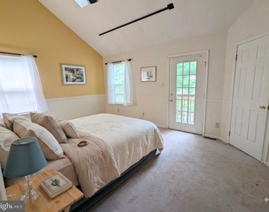 1402 Tristram Circle - Photo Thumbnail 8