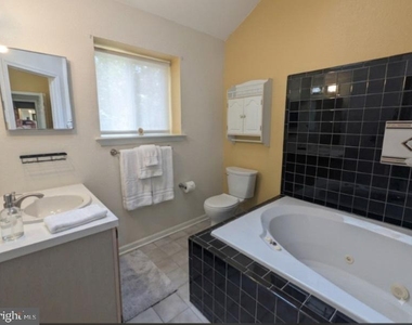 1402 Tristram Circle - Photo Thumbnail 12