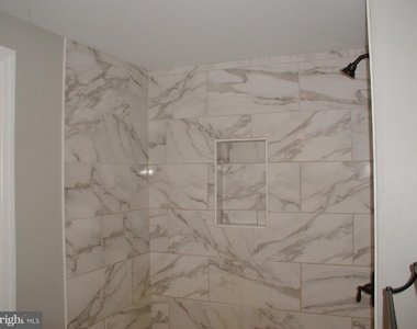 946 Lincoln Road - Photo Thumbnail 11